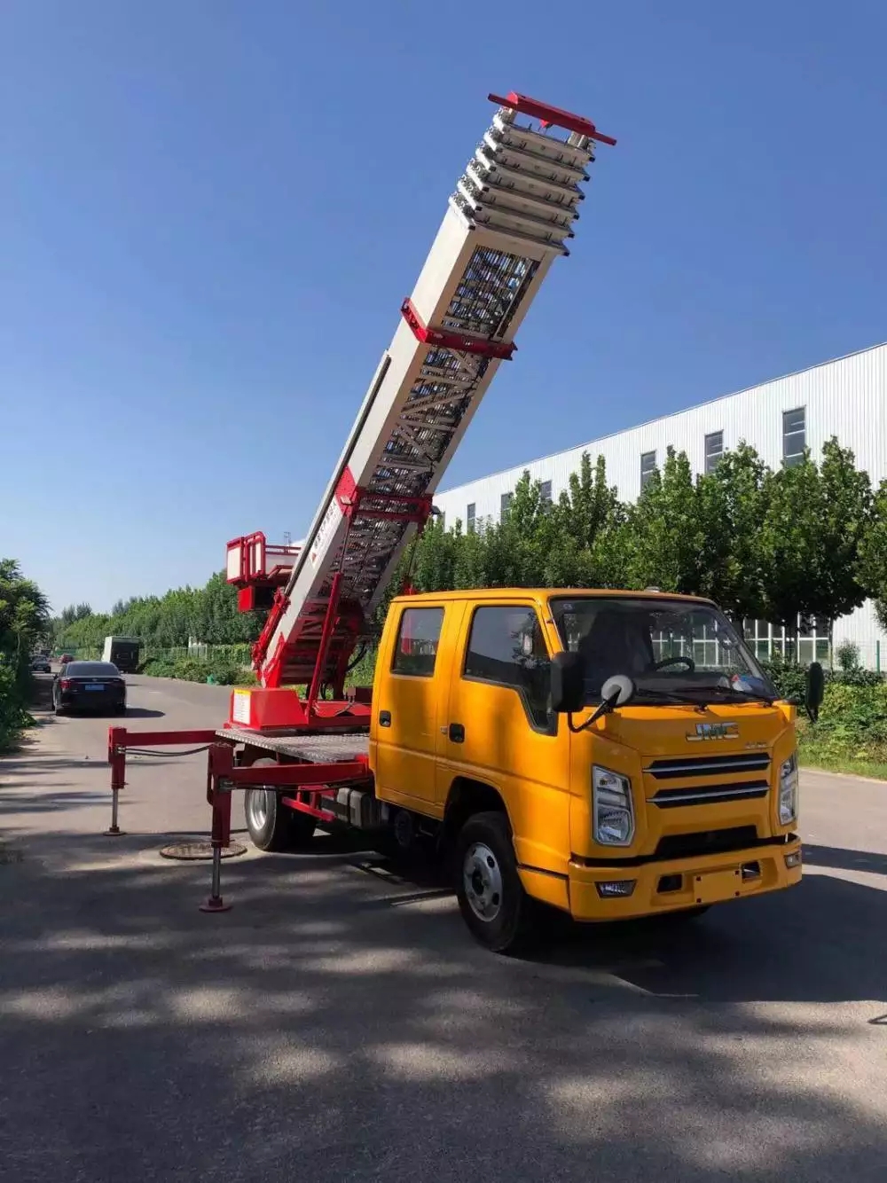 林州附近的云梯车出租服务：轻松解决高空作业需求